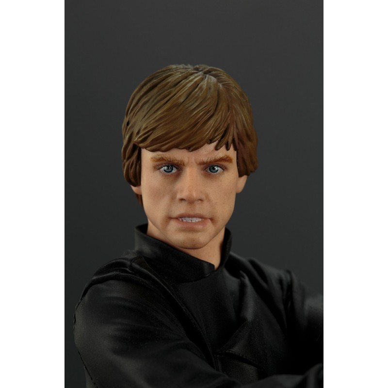 luke skywalker life size statue